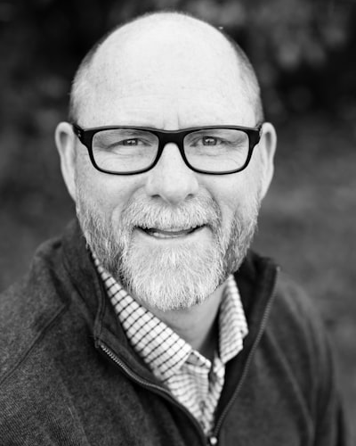 photo-1504257432389-52343af06ae3